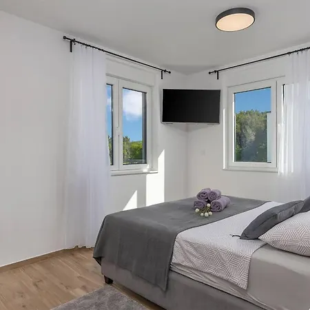 4 Bedroom Cozy In Dubrava Kod Sibenika Σπίτι διακοπών Dubrava (Sibenik-Knin)