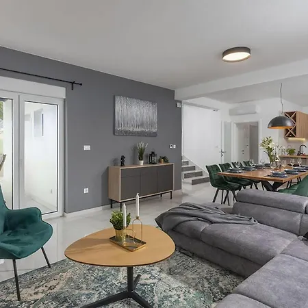 4 Bedroom Cozy In Dubrava Kod Sibenika Σπίτι διακοπών Dubrava (Sibenik-Knin)