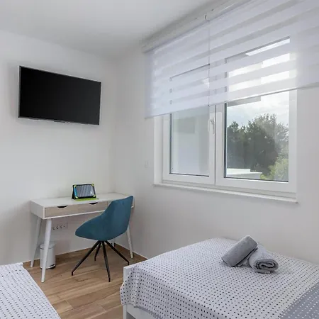4 Bedroom Cozy In Dubrava Kod Sibenika * Dubrava (Sibenik-Knin)
