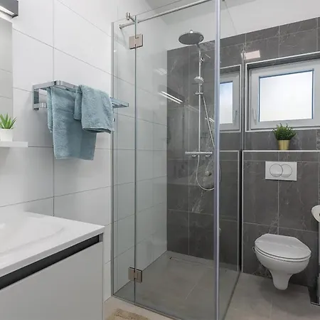 4 Bedroom Cozy In Dubrava Kod Sibenika *