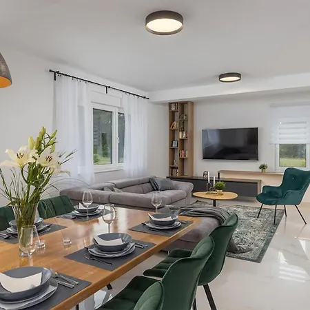 4 Bedroom Cozy In Dubrava Kod Sibenika
