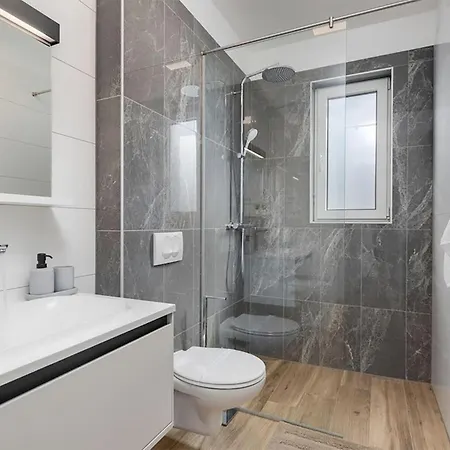4 Bedroom Cozy In Dubrava Kod Sibenika *