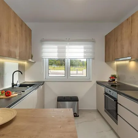 Σπίτι διακοπών 4 Bedroom Cozy In Dubrava Kod Sibenika Dubrava (Sibenik-Knin)