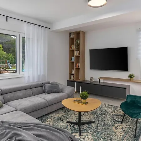 4 Bedroom Cozy In Dubrava Kod Sibenika *
