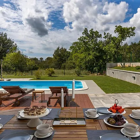 Σπίτι διακοπών 4 Bedroom Cozy In Dubrava Kod Sibenika *